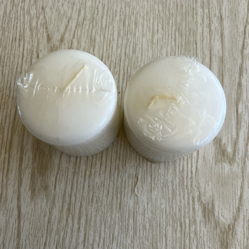 NWT Set of 2 White Unscented 3 Inch Candles